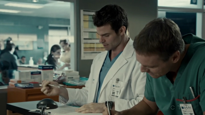 VampireDiariesWorld-dot-org_SavingHope2x17-1556.jpg