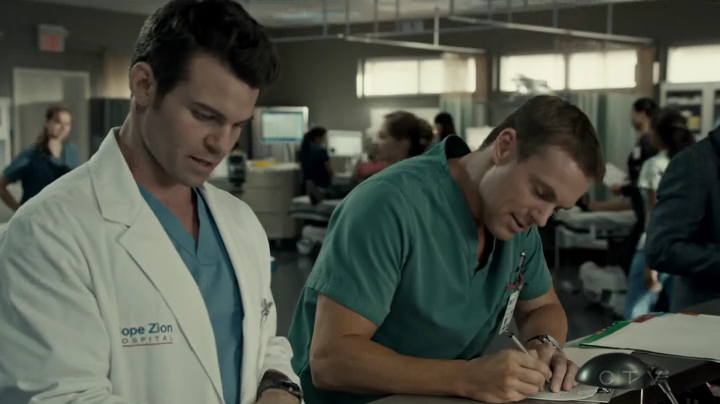 VampireDiariesWorld-dot-org_SavingHope2x17-1557.jpg