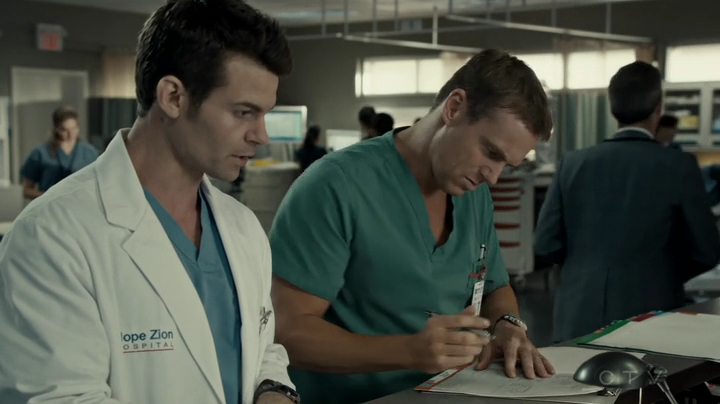 VampireDiariesWorld-dot-org_SavingHope2x17-1559.jpg