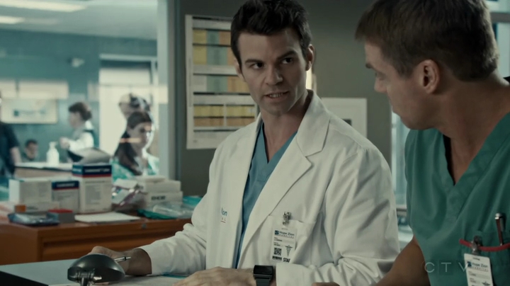 VampireDiariesWorld-dot-org_SavingHope2x17-1561.jpg