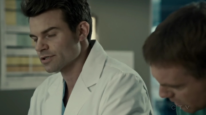 VampireDiariesWorld-dot-org_SavingHope2x17-1577.jpg