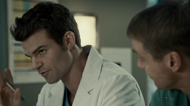 VampireDiariesWorld-dot-org_SavingHope2x17-1584.jpg