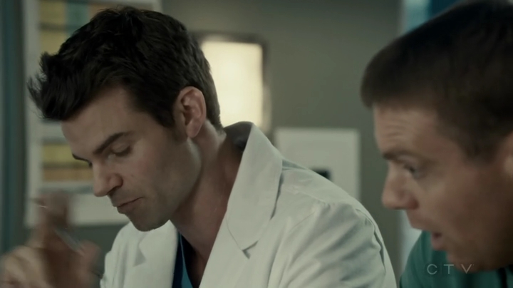 VampireDiariesWorld-dot-org_SavingHope2x17-1585.jpg