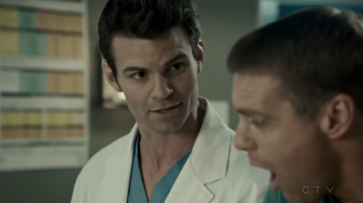 VampireDiariesWorld-dot-org_SavingHope2x17-1594.jpg