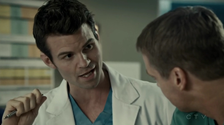 VampireDiariesWorld-dot-org_SavingHope2x17-1599.jpg