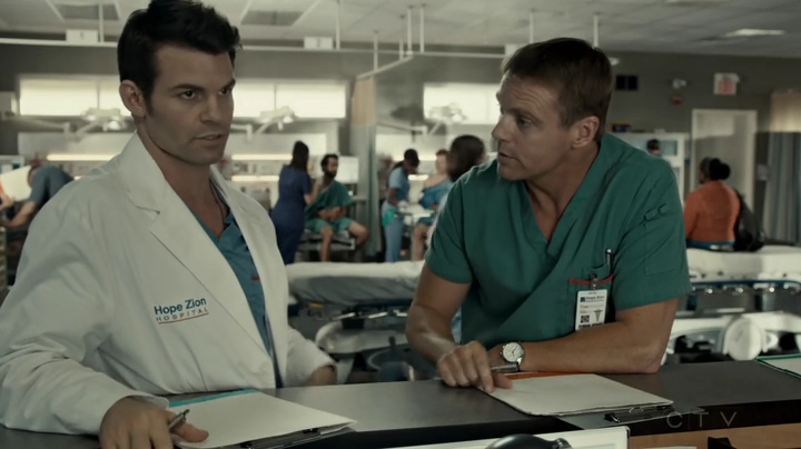 VampireDiariesWorld-dot-org_SavingHope2x17-1604.jpg