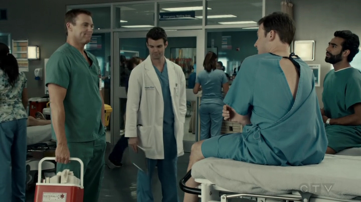 VampireDiariesWorld-dot-org_SavingHope2x17-1966.jpg