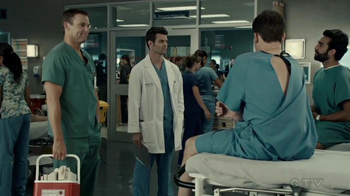 VampireDiariesWorld-dot-org_SavingHope2x17-1967.jpg