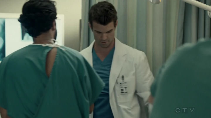 VampireDiariesWorld-dot-org_SavingHope2x17-1972.jpg