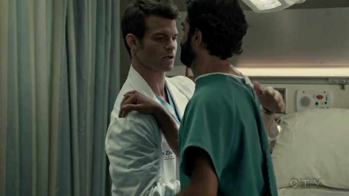 VampireDiariesWorld-dot-org_SavingHope2x17-1982.jpg