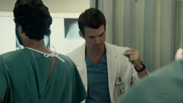 VampireDiariesWorld-dot-org_SavingHope2x17-1997.jpg