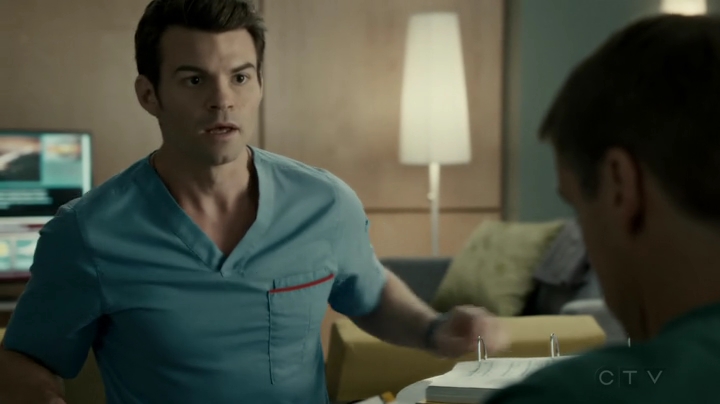 VampireDiariesWorld-dot-org_SavingHope2x17-2444.jpg