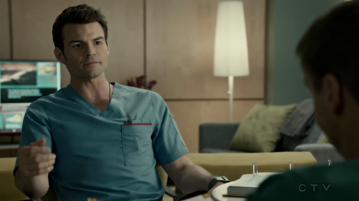 VampireDiariesWorld-dot-org_SavingHope2x17-2448.jpg