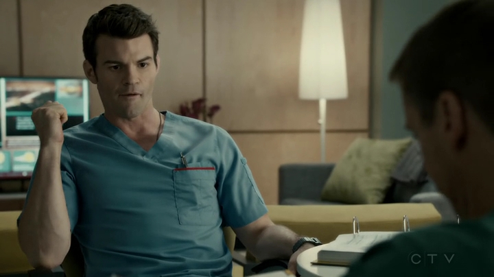 VampireDiariesWorld-dot-org_SavingHope2x17-2450.jpg