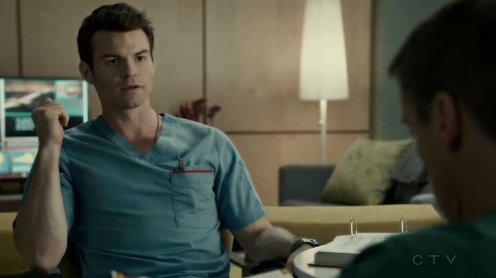 VampireDiariesWorld-dot-org_SavingHope2x17-2454.jpg