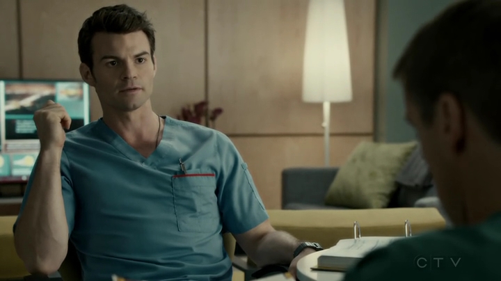 VampireDiariesWorld-dot-org_SavingHope2x17-2455.jpg