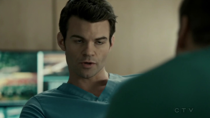 VampireDiariesWorld-dot-org_SavingHope2x17-2463.jpg