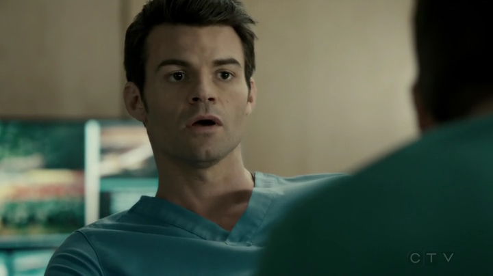 VampireDiariesWorld-dot-org_SavingHope2x17-2478.jpg