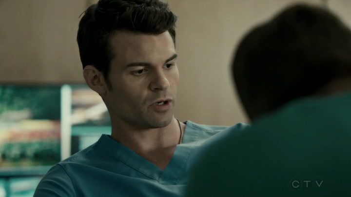 VampireDiariesWorld-dot-org_SavingHope2x17-2483.jpg