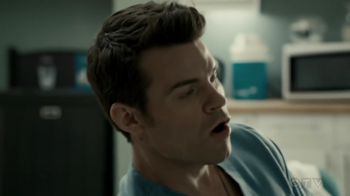 VampireDiariesWorld-dot-org_SavingHope2x17-2497.jpg