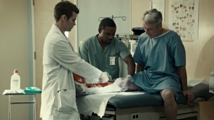 VampireDiariesWorld-dot-org_SavingHope2x18-0082.jpg