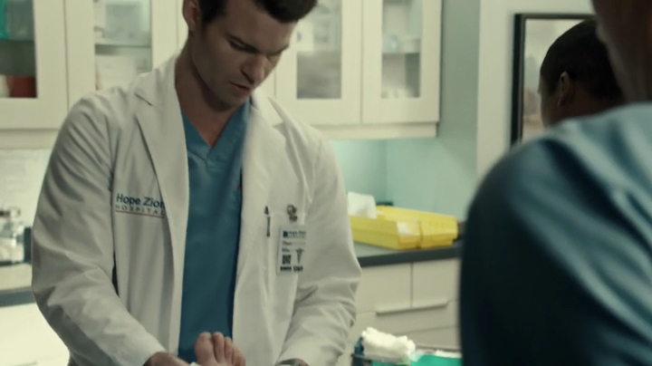 VampireDiariesWorld-dot-org_SavingHope2x18-0096.jpg