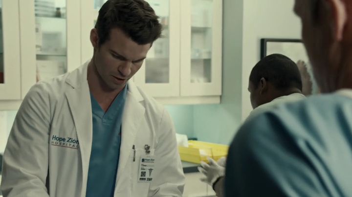 VampireDiariesWorld-dot-org_SavingHope2x18-0097.jpg