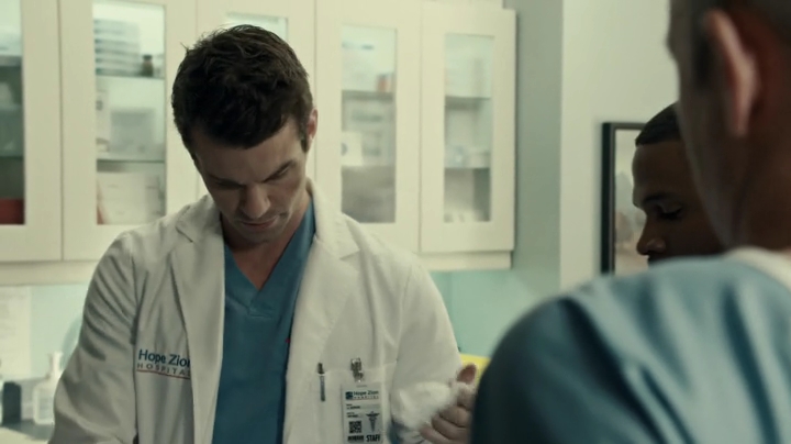 VampireDiariesWorld-dot-org_SavingHope2x18-0100.jpg