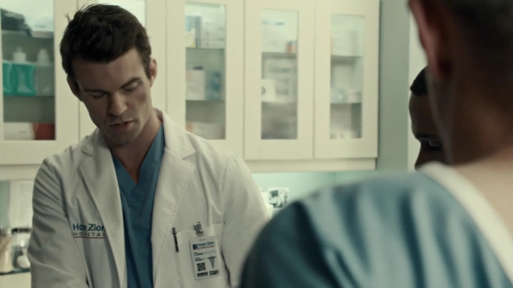 VampireDiariesWorld-dot-org_SavingHope2x18-0113.jpg