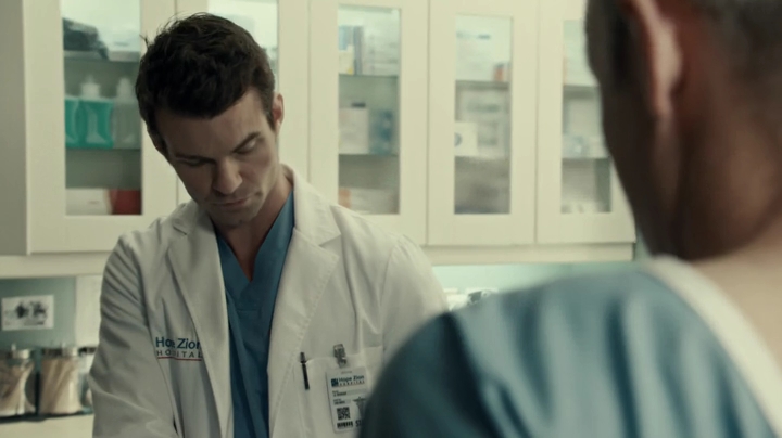 VampireDiariesWorld-dot-org_SavingHope2x18-0117.jpg