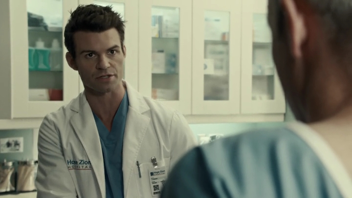 VampireDiariesWorld-dot-org_SavingHope2x18-0120.jpg