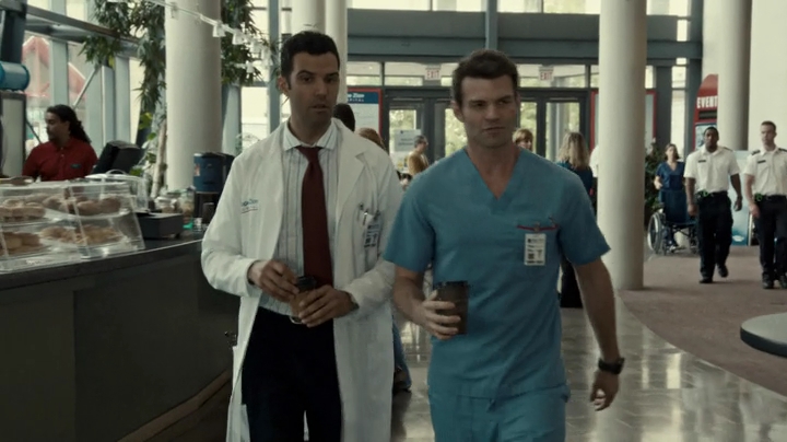 VampireDiariesWorld-dot-org_SavingHope2x18-0241.jpg