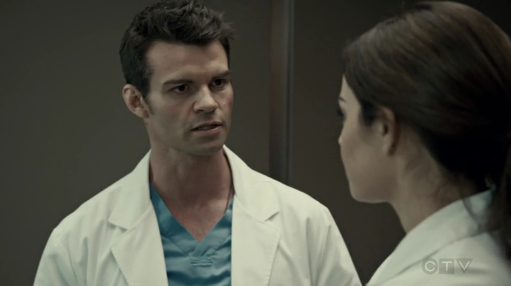 VampireDiariesWorld-dot-org_SavingHope2x18-0550.jpg