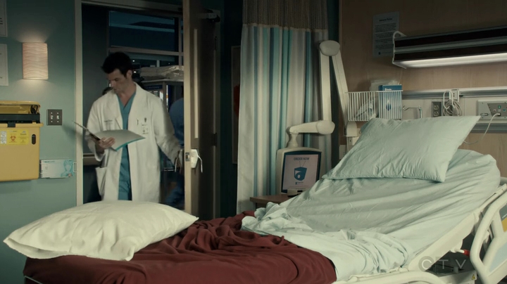 VampireDiariesWorld-dot-org_SavingHope2x18-0674.jpg