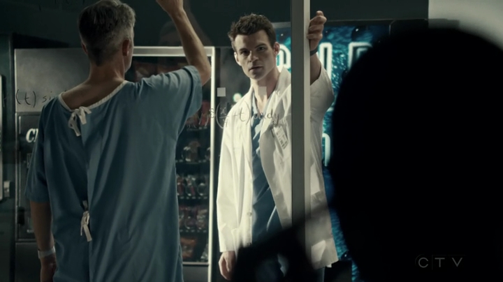 VampireDiariesWorld-dot-org_SavingHope2x18-0719.jpg