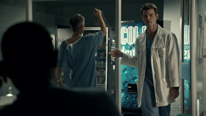 VampireDiariesWorld-dot-org_SavingHope2x18-0730.jpg