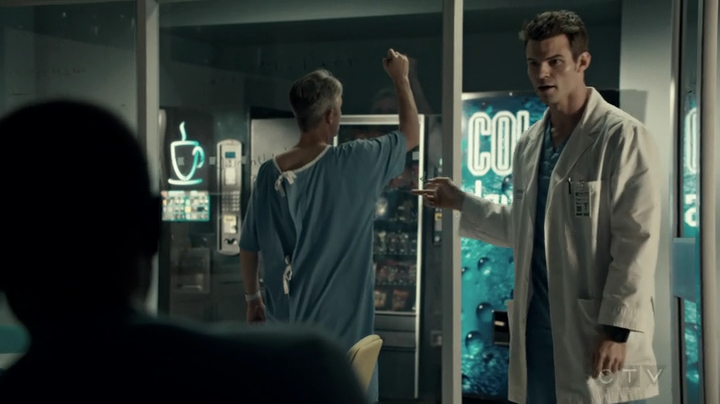 VampireDiariesWorld-dot-org_SavingHope2x18-0731.jpg