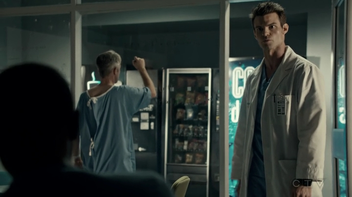 VampireDiariesWorld-dot-org_SavingHope2x18-0738.jpg