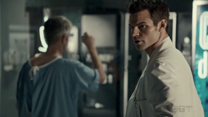 VampireDiariesWorld-dot-org_SavingHope2x18-0750.jpg