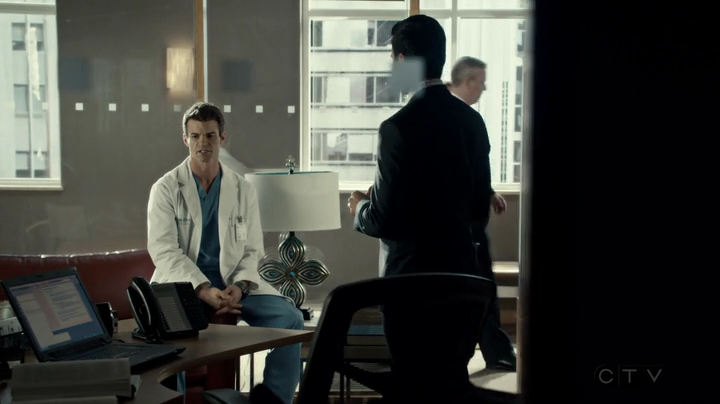 VampireDiariesWorld-dot-org_SavingHope2x18-1544.jpg