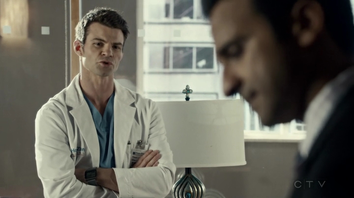 VampireDiariesWorld-dot-org_SavingHope2x18-1575.jpg