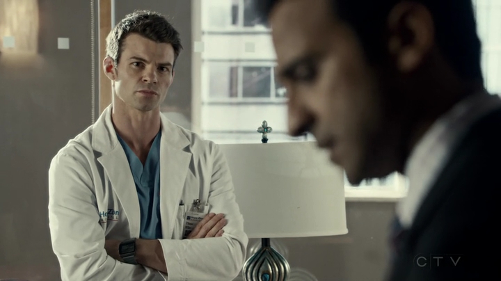 VampireDiariesWorld-dot-org_SavingHope2x18-1576.jpg