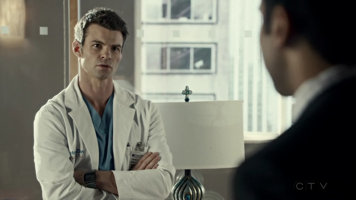 VampireDiariesWorld-dot-org_SavingHope2x18-1578.jpg