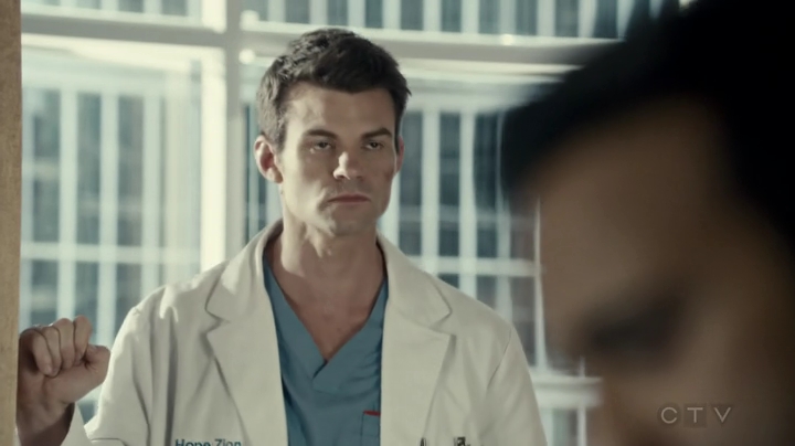 VampireDiariesWorld-dot-org_SavingHope2x18-1598.jpg