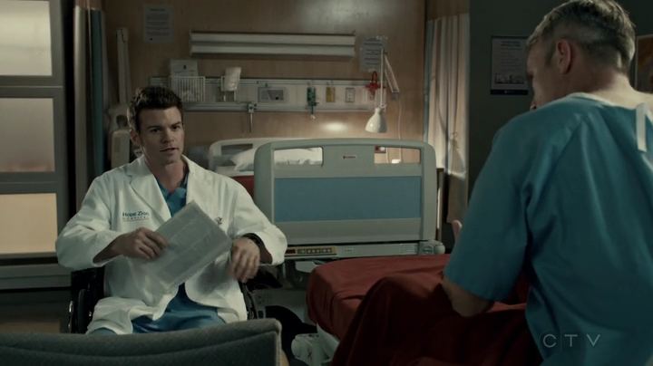 VampireDiariesWorld-dot-org_SavingHope2x18-1991.jpg