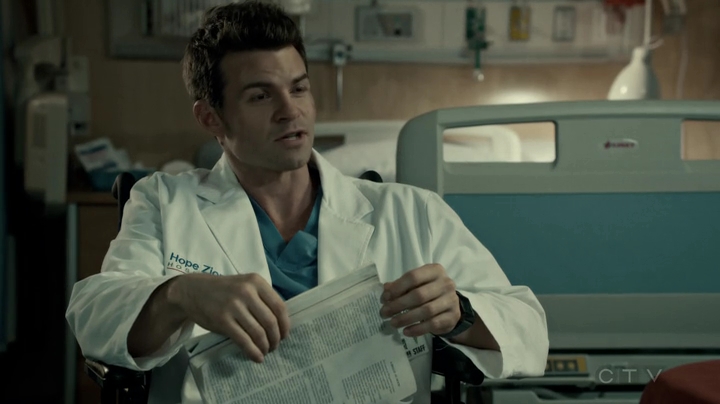 VampireDiariesWorld-dot-org_SavingHope2x18-2009.jpg