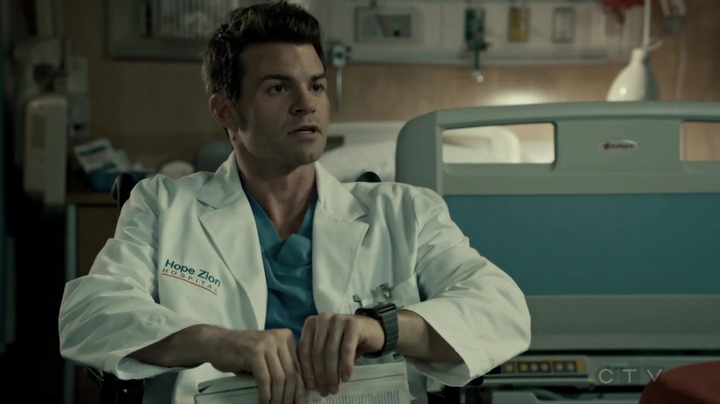 VampireDiariesWorld-dot-org_SavingHope2x18-2018.jpg