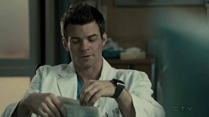 VampireDiariesWorld-dot-org_SavingHope2x18-2027.jpg