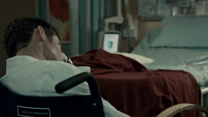 VampireDiariesWorld-dot-org_SavingHope2x18-2088.jpg