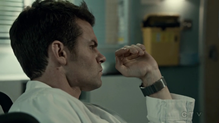 VampireDiariesWorld-dot-org_SavingHope2x18-2107.jpg